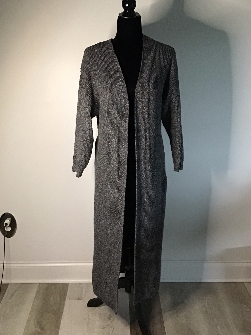 Long Marled Gray Knit Sweater - Picture 4 of 11